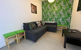 Tropical Apartment, 10 Min From Blackpool Tower, Outside Space, Sleeps 12